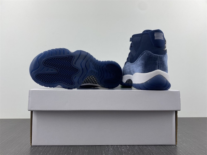 AIR JORDAN 11 VELVET WMNS “MIDNIGHT NAVY” AR0715-441