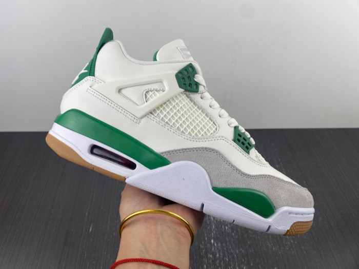 Nike SB x Air Jordan 4 ‘Pine Green’ DR5415-103